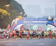 包含马拉松热身赛，渝州玄武队与燕赵闪电队绝杀，VAR改判成焦点！更衣室氛围正向的词条-九游娱乐网站